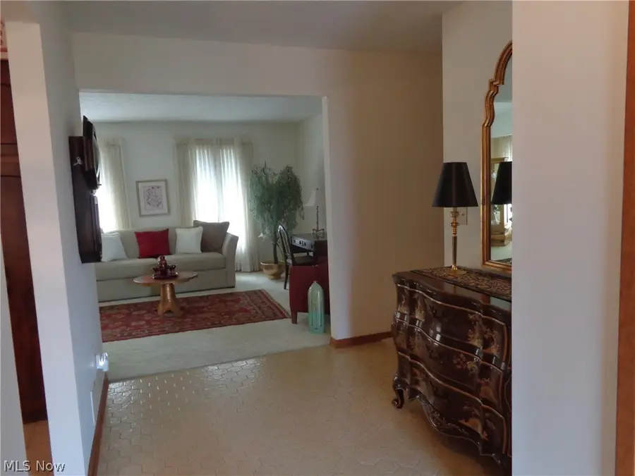 6920 Dogwood Circle, Middleburg Heights, OH 44130 - #2