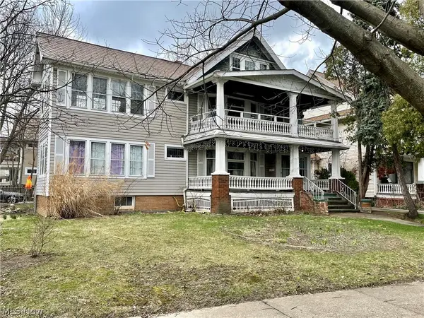 3284 West Boulevard, Cleveland, OH 44111