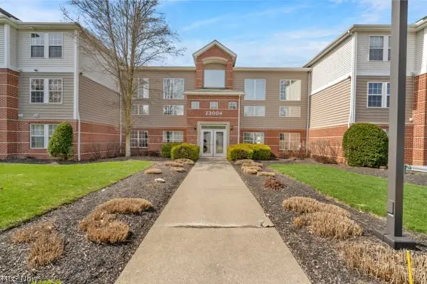 23004 Chandlers Lane #347, Olmsted Falls, OH 44138