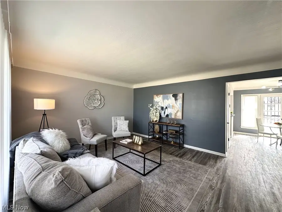 4507 E Frontenac Drive, Warrensville Heights, OH 44128 - #2