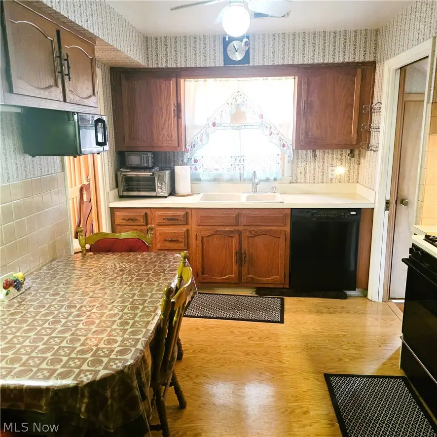 8201 Manorford Drive, Parma, OH 44129 - #2