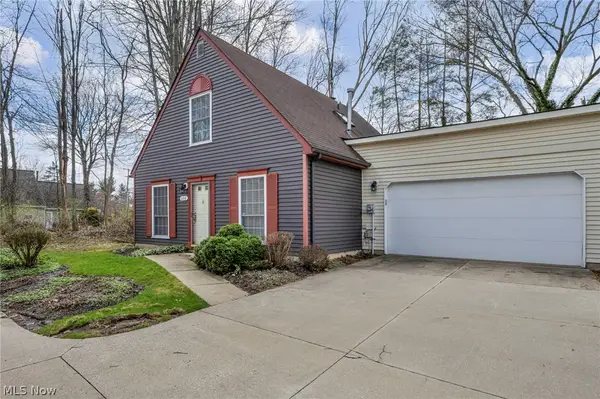 2210 Pine Tree Ln #23 Lane #23, Twinsburg, OH 44087