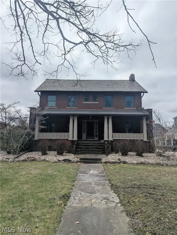 13971 Lake Avenue, Lakewood, OH 44107