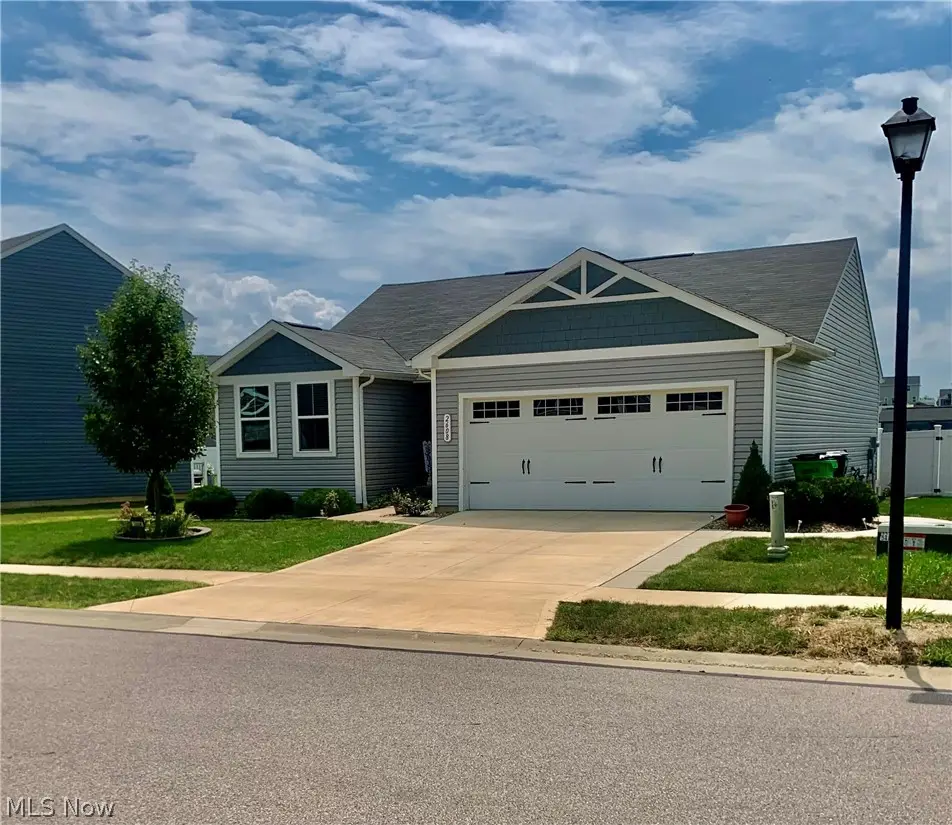 2608 Bishop Oval, Barberton, OH 44203 - #1