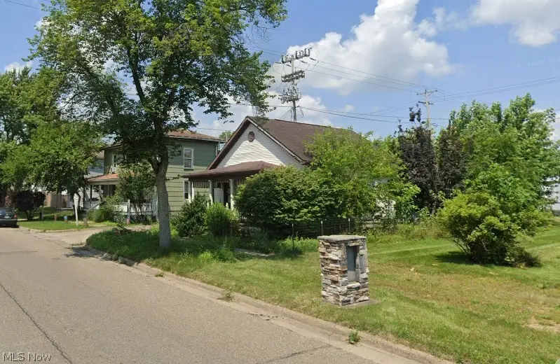 319 E 5th Street, Uhrichsville, OH 44683 - #2