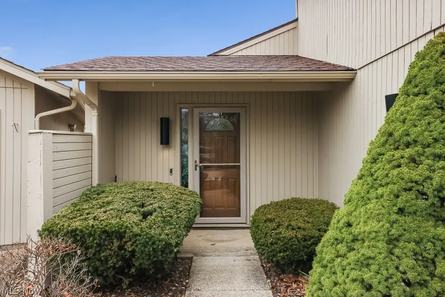 22144 Meadowsouth Court, Strongsville, OH 44149 - #3