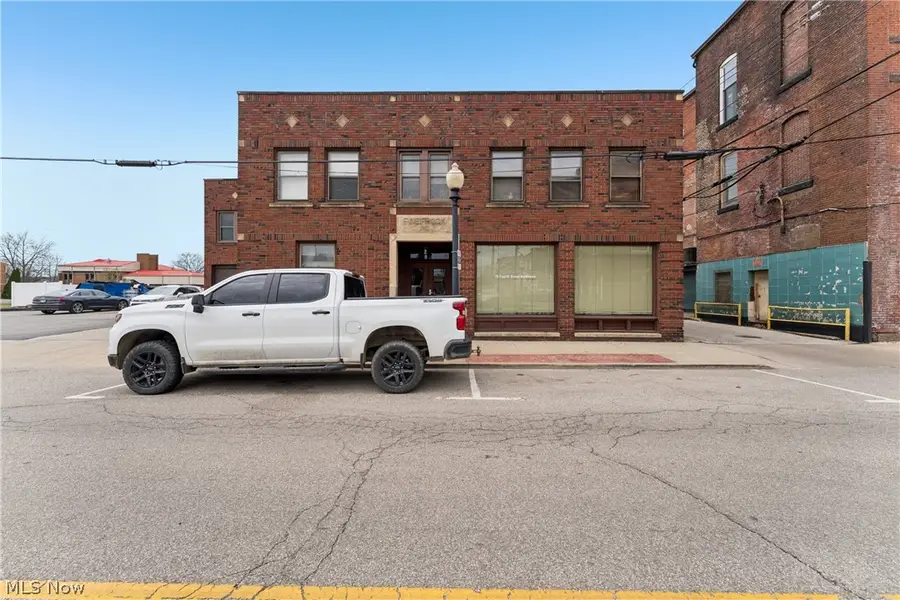 70 4th Nw Street, Barberton, OH 44203 - #2