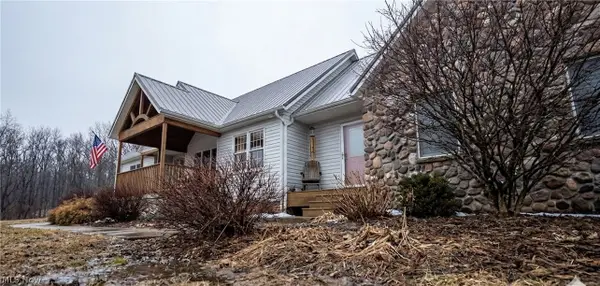 2353 E Sterling Road, Creston, OH 44217