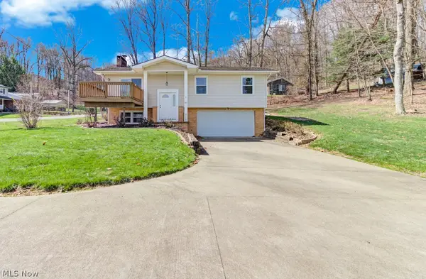 63 W Mohawk Drive, Malvern, OH 44644