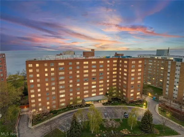 11820 Edgewater Drive #915, Lakewood, OH 44107