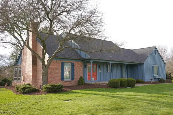 1235 Briarview Nw Avenue, North Canton, OH 44720