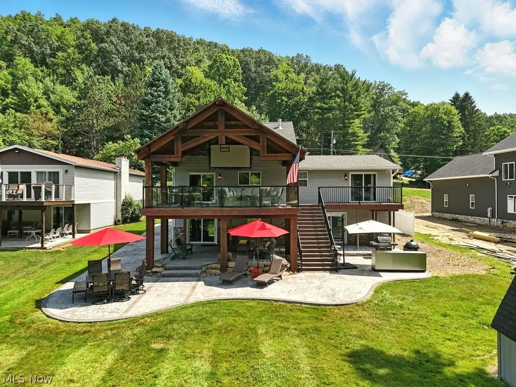 196 E Mohawk Drive, Malvern, OH 44644 - #1