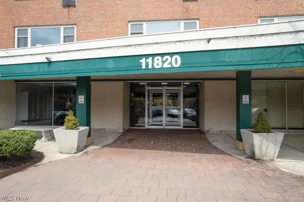 11820 Edgewater Drive #110, Lakewood, OH 44107