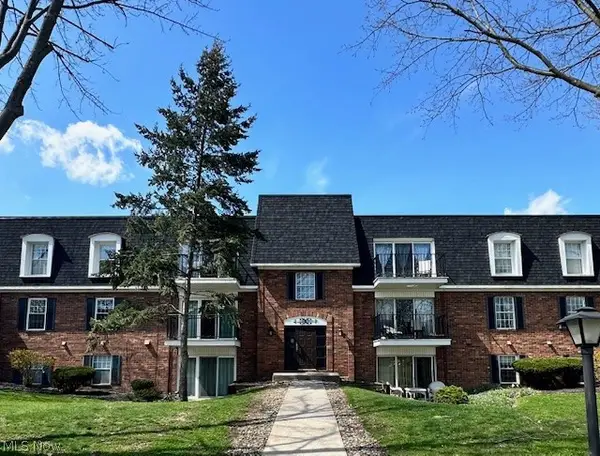 1900 King James Parkway #202, Westlake, OH 44145