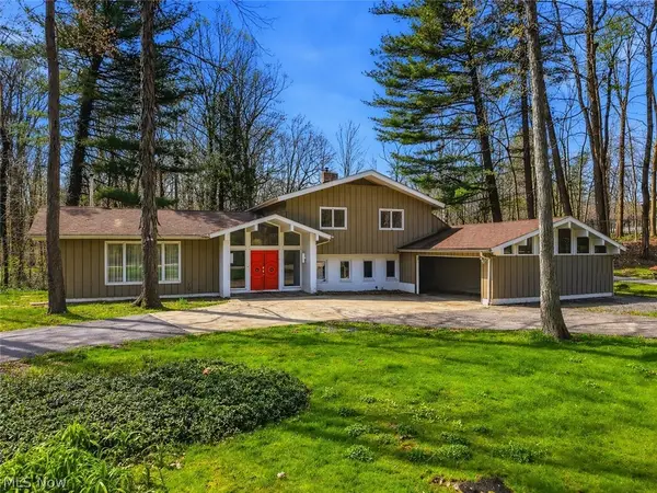 6055 Deepwood Drive, Chagrin Falls, OH 44022