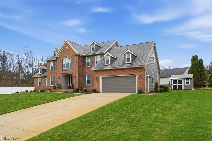 1576 Kings Arms Nw Circle, Uniontown, OH 44685 - #2