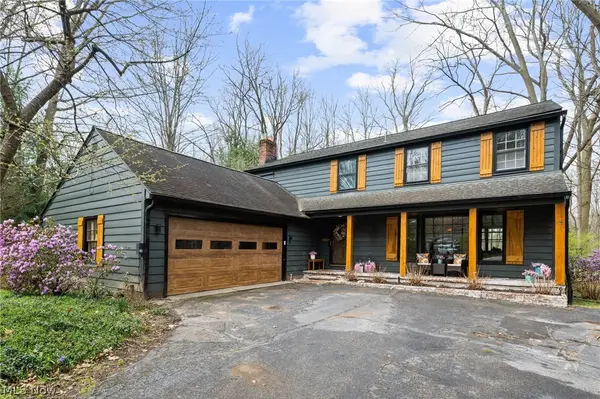 52 Carriage Stone Drive, Chagrin Falls, OH 44022