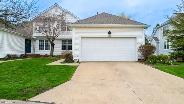 390 Blair Circle, Aurora, OH 44202