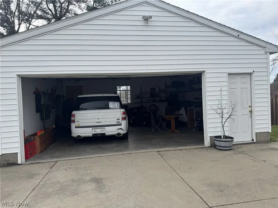 250 29th Nw Street, Barberton, OH 44203 - #3