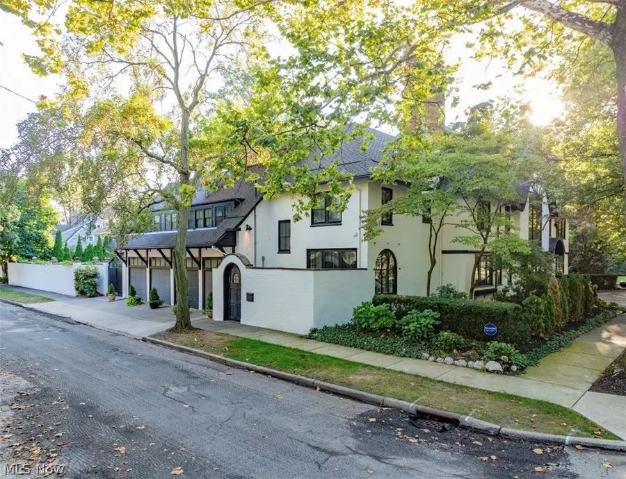 10494 Lake Shore Boulevard, Bratenahl, OH 44108 - #3