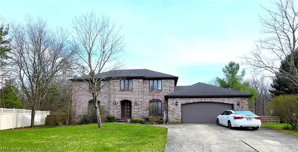 325 Brookshire Oval, Hinckley, OH 44233