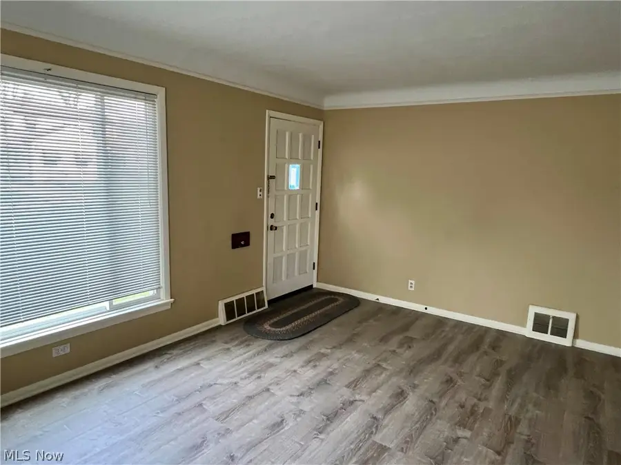 12328 Park Knoll Drive, Garfield Heights, OH 44125 - #3