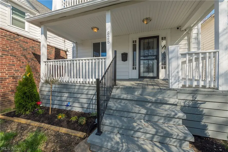 828 W 11th Street, Lorain, OH 44052 - #3