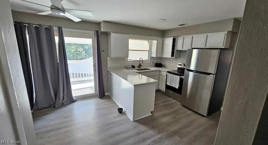 3555-3557 N Vista Nw Street, Uniontown, OH 44685 - #3