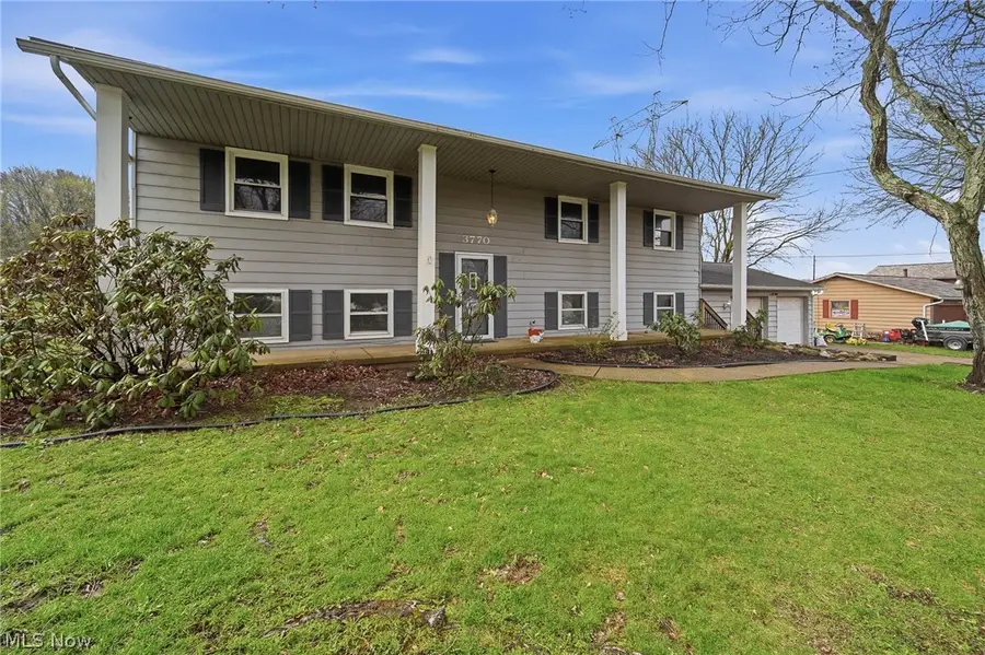 3770 Dotwood Nw Street, North Canton, OH 44720 - #2