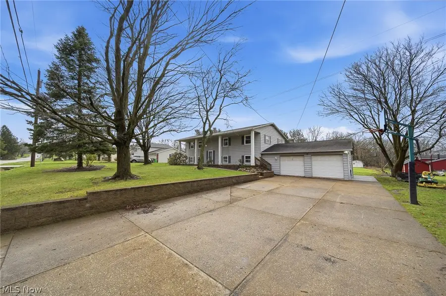 3770 Dotwood Nw Street, North Canton, OH 44720 - #3