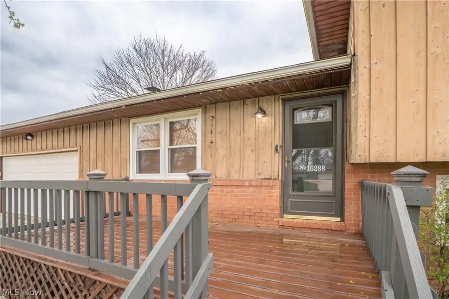 10288 Hunting Hills Ne Avenue, Hartville, OH 44632 - #2