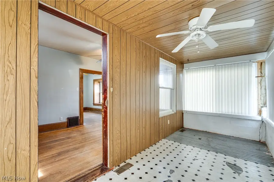 2642 6th Street, Cuyahoga Falls, OH 44221 - #3