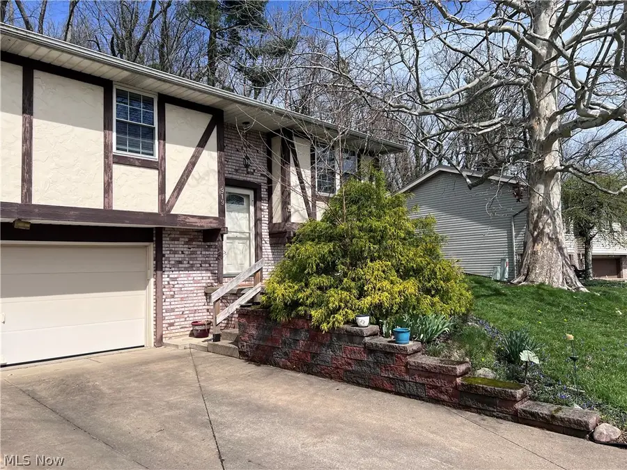 919 Chelsea Drive, Dover, OH 44622 - #2