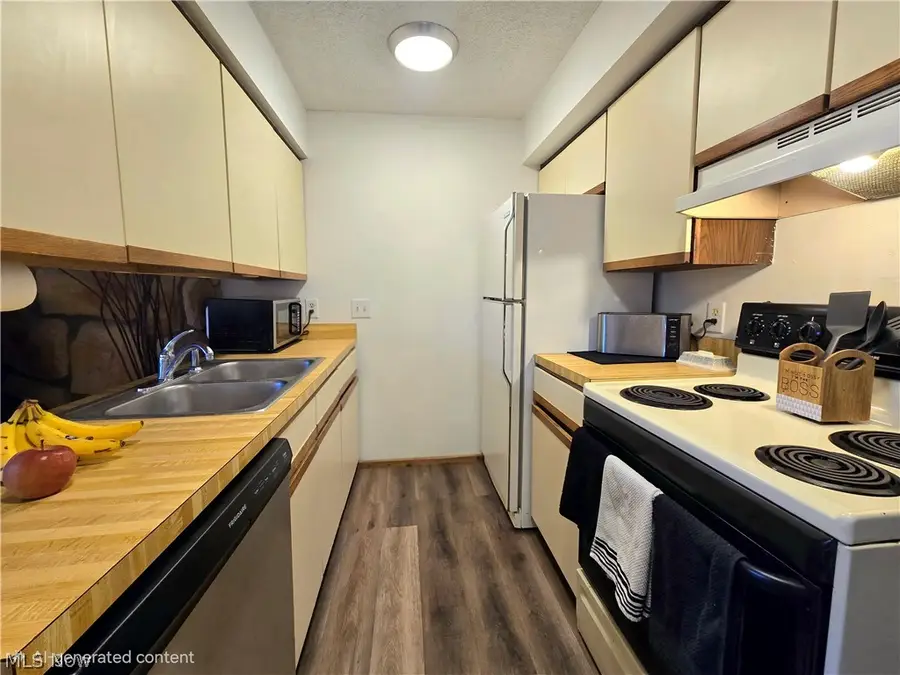 1579 Treetop Trail #27, Akron, OH 44313 - #3