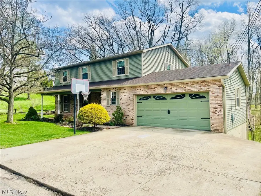 207 N Hills Dr, Parkersburg, WV 26104 - #2