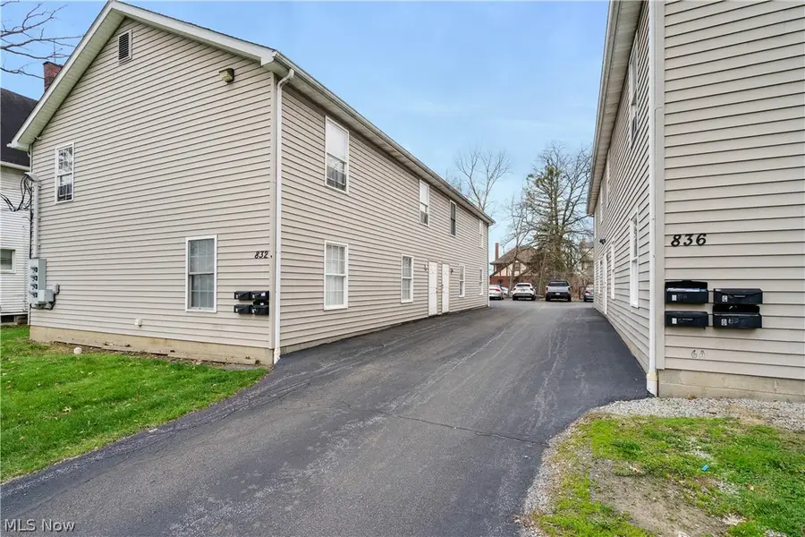 832 Michigan Avenue, Youngstown, OH 44504 - #2