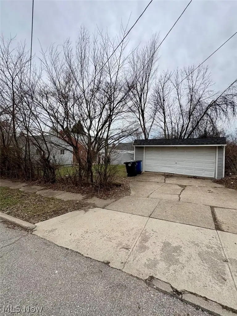 4609 Lee Road, Cleveland, OH 44128 - #3