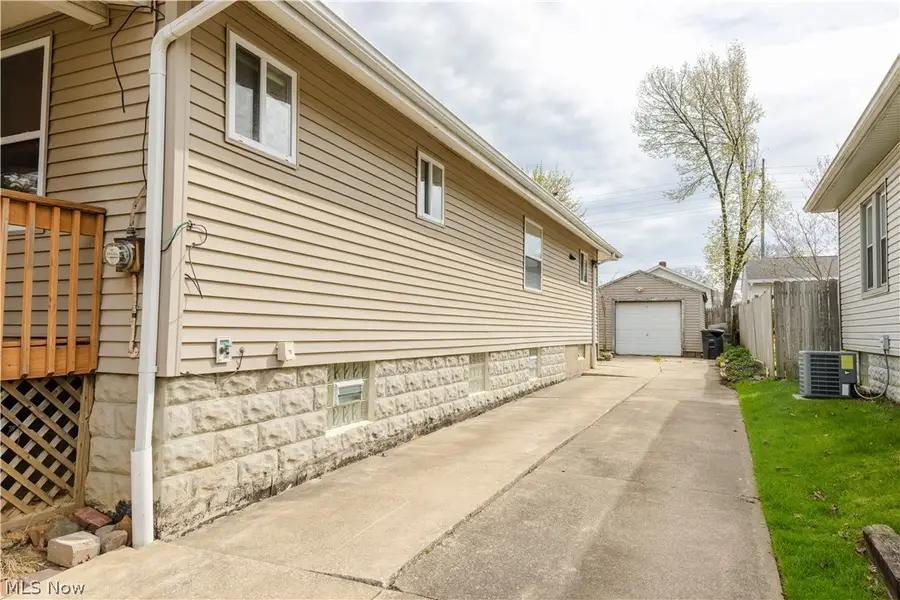 1177 Neptune Avenue, Akron, OH 44301 - #2