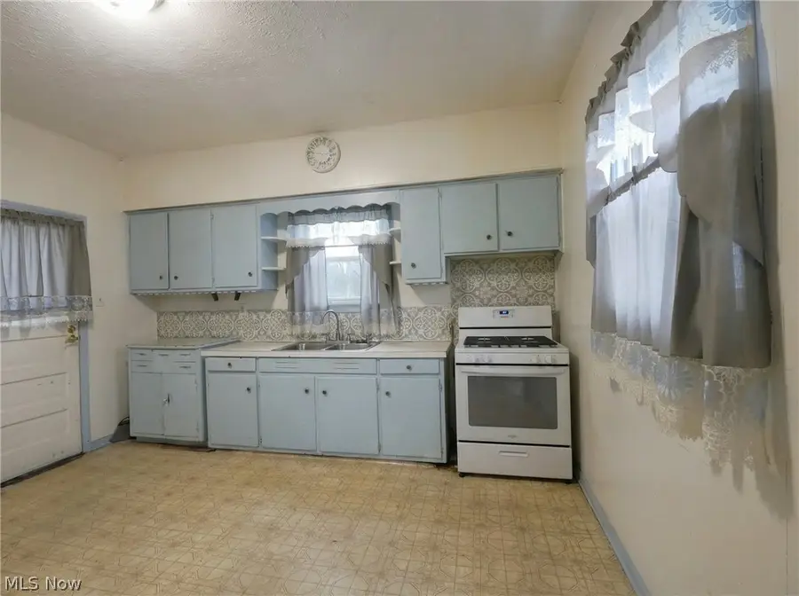 307 E Glenwood Avenue, Akron, OH 44310 - #3