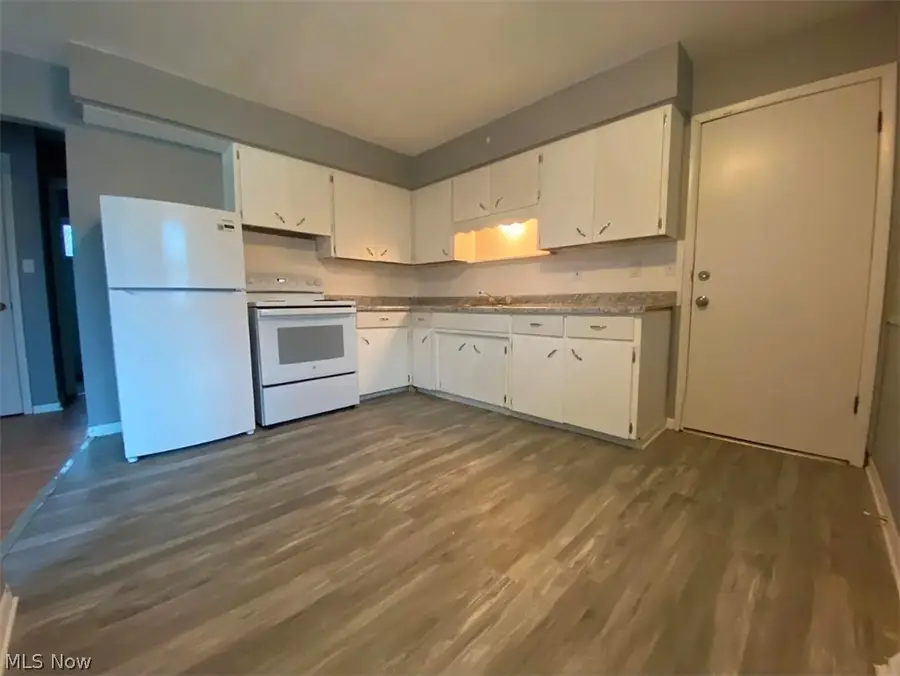 1382 Bellevue Avenue, Akron, OH 44320 - #3