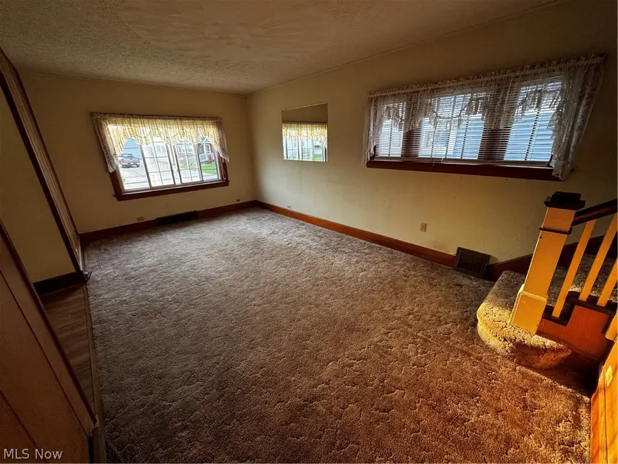 984 Sandusky Street, Conneaut, OH 44030 - #2