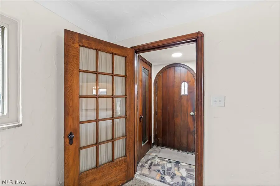 6098 Manchester Road, Parma, OH 44129 - #3