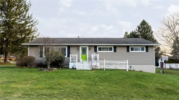 3720 Carl Nw Street, Uniontown, OH 44685