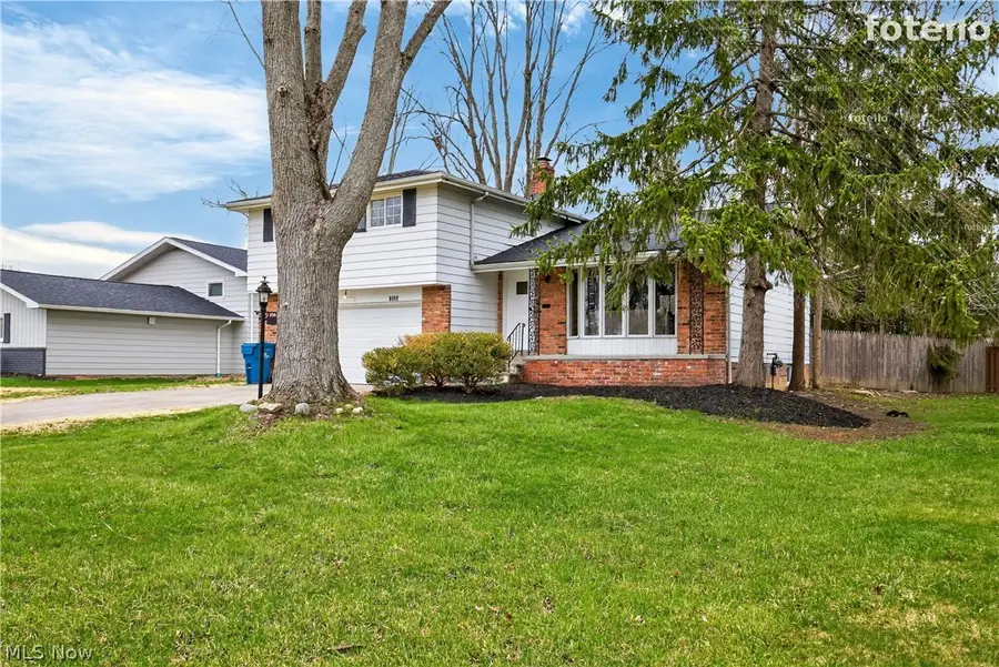 6151 Sherwood Drive, North Olmsted, OH 44070 - #2