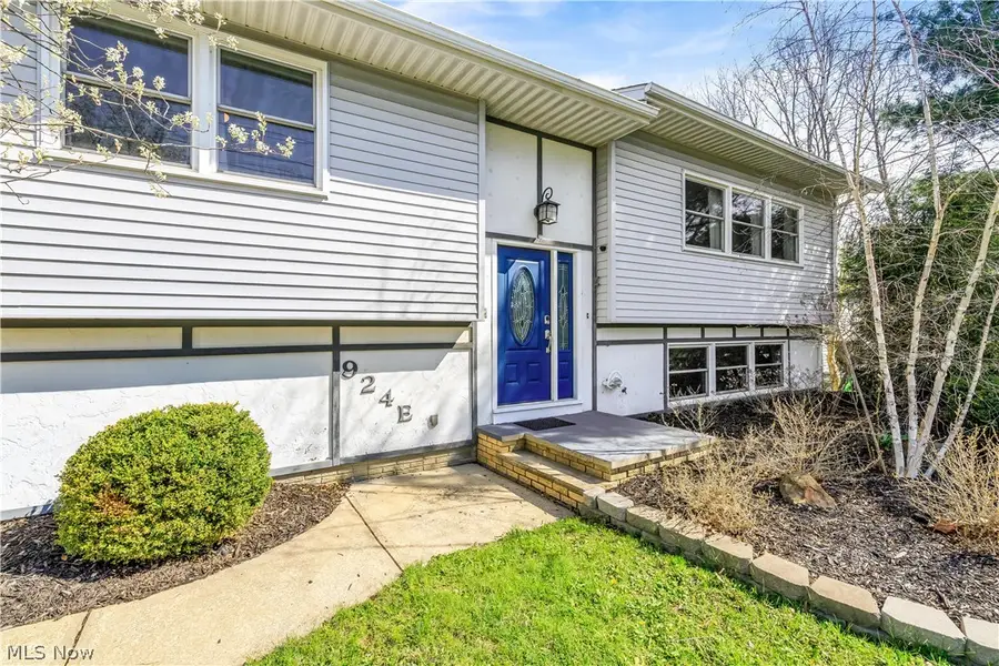 924 E Schaaf Road, Brooklyn Heights, OH 44131 - #2