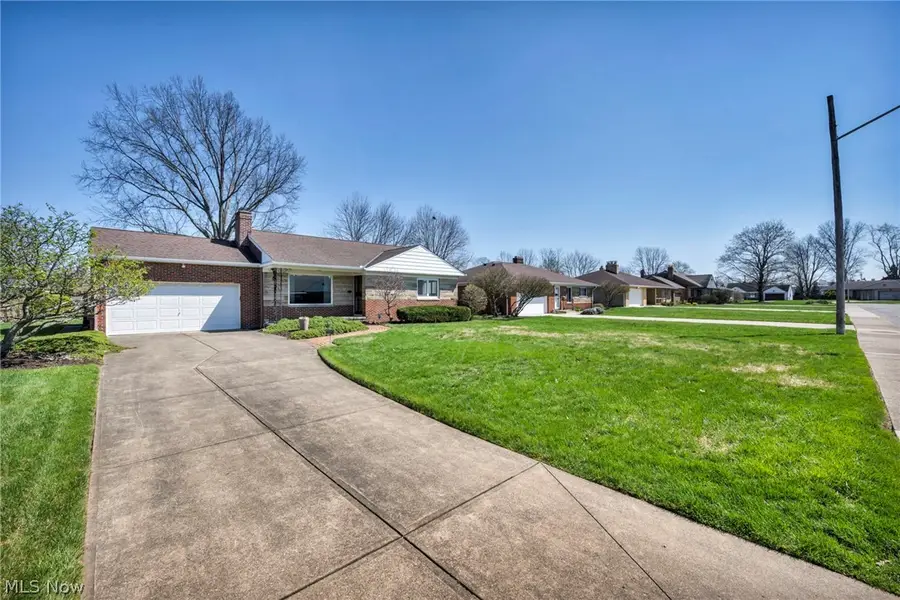 4497 W Ranchview Avenue, North Olmsted, OH 44070 - #2