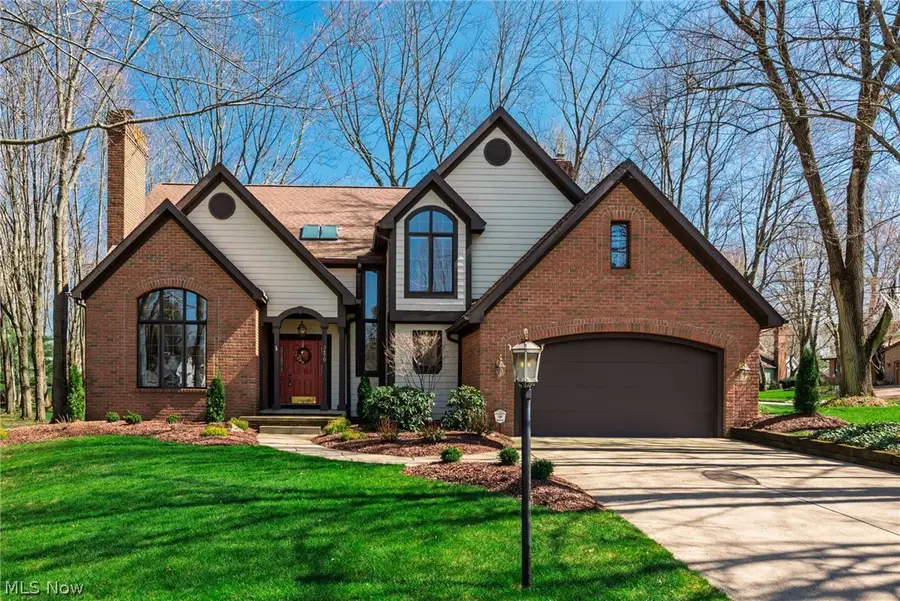 3470 Hunters Crossing, Stow, OH 44224 - #3