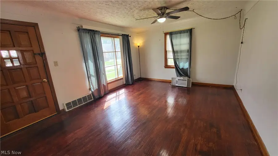 6014 Laverne Avenue, Parma, OH 44129 - #2