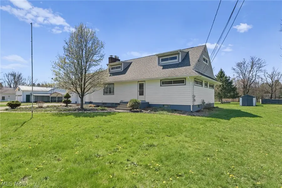 4423 Broadway Ne Avenue, Louisville, OH 44641 - #3