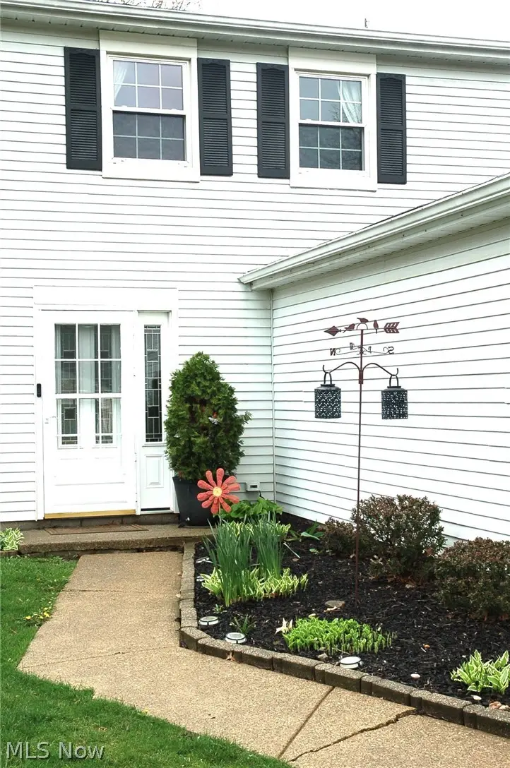 8867 Holly Lane, Olmsted Falls, OH 44138 - #2